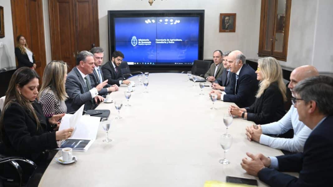 Argentina y Brasil acuerdan el reconocimiento de zonificación para influenza aviar Argentina y Brasil acuerdan el reconocimiento de zonificación para influenza aviar